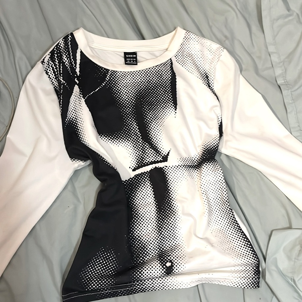 Selling this shirt(brand new)